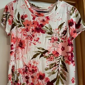 Jaden Floral Tee. Size Small. New without tags.